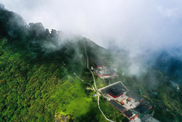 “千面”梵净山