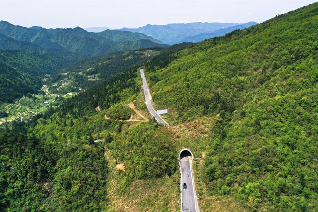 “千面”梵净山