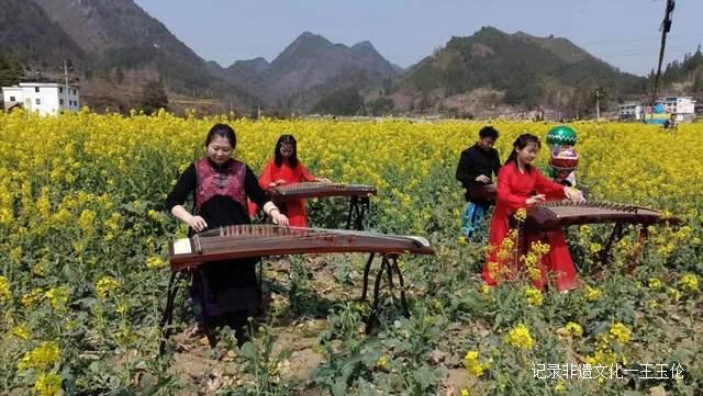 贵州都匀：墨冲镇举办首届油菜花节暨系列文化活动迎来游客高峰