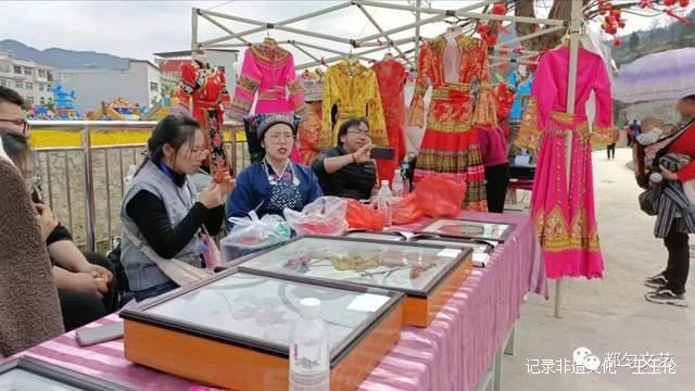 贵州都匀：墨冲镇举办首届油菜花节暨系列文化活动迎来游客高峰