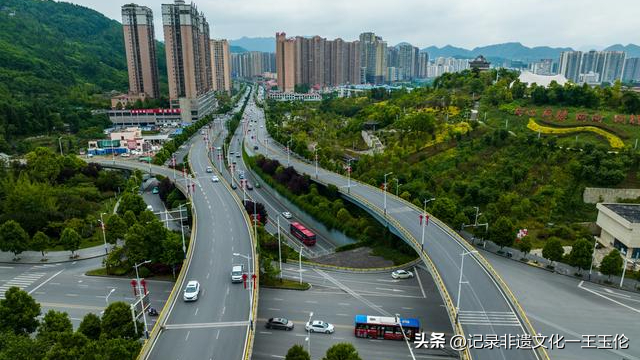 毕节：万桥飞架看中国奋斗