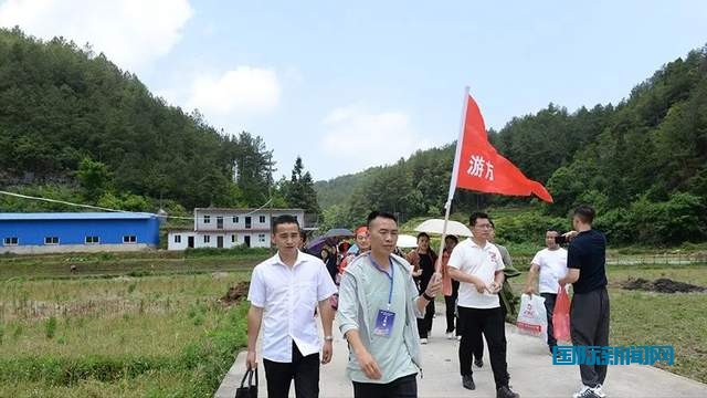 “笙歌飞苗寨，欢庆四月八”——苗族青年交友联谊活动在花溪举行