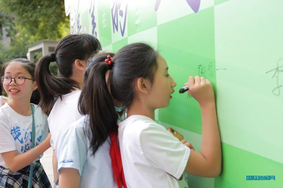 最美的时光，最好的遇见！ ——曲江南湖小学2017级毕业典礼